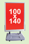 Gadeskilte med 100x140cm plakatformat