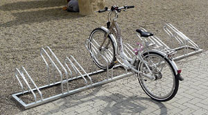 Cyklen er populær, så der er brug for cykelstativer