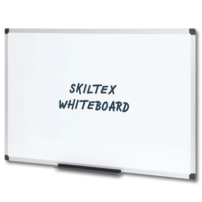 Whiteboard med ramme af sølv aluminium