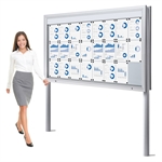 Fritstående Dobbeltsidet 24xA4 Premium Outdoor LED whiteboard opslagsskabe med lys og nedgravningsstolper